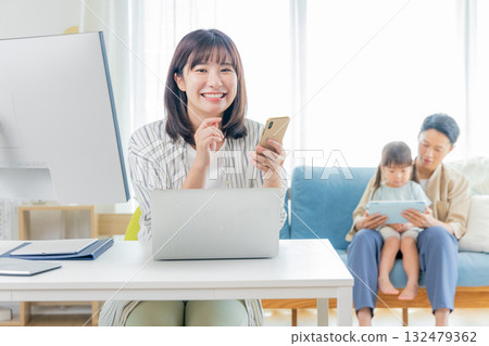 mom and family working at home 132479362