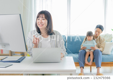 mom and family working at home 132479366