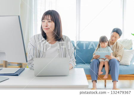 mom and family working at home 132479367