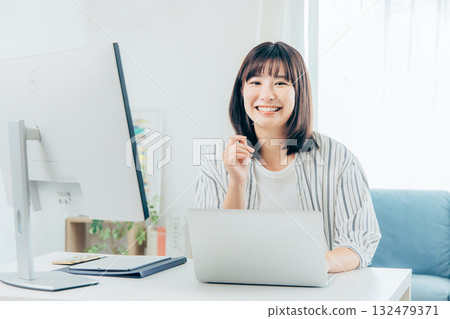 mom and family working at home 132479371