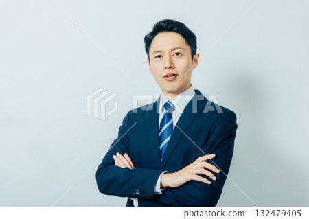 Middle-aged man suit portrait 132479405