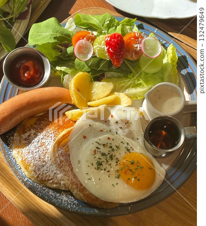 food, pancake, strawberry 132479649