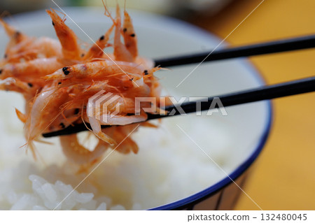 新鮮煮櫻花蝦蓋飯 132480045