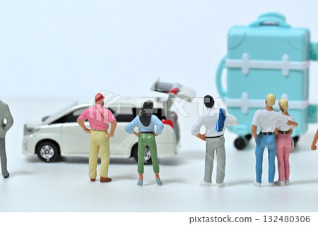 People waiting for taxis and buses Inbound image 132480306