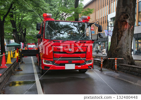 Fire engine, ladder truck, fire engine, fire ladder truck Fire engine, ladder truck, fire engine, fire ladder truck 132480448