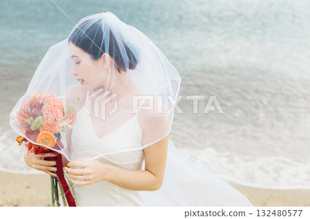 戴著婚紗的女人 132480577