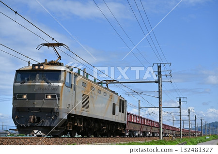 EF510 electric locomotive No. 510 pulled by red Hoki 132481327