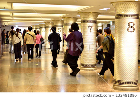銀座地下街的瓷磚柱子 132481880