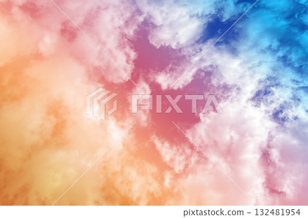 彩虹色的夢幻雲天風景 132481954