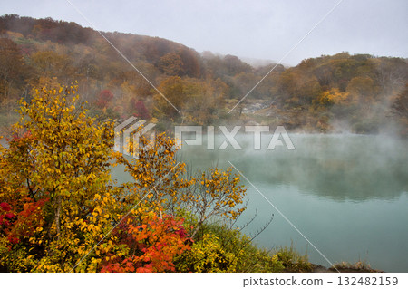 Sukayu: Jigoku-numa Swamp Surrounded by Beautiful Autumn Leaves, Aomori City, Aomori Prefecture Sukayu: Jigoku-numa Swamp Surrounded by Beautiful Autumn Leaves, Aomori City, Aomori Prefecture 132482159