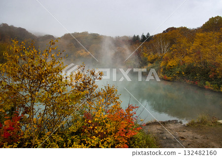 Sukayu: Jigoku-numa Swamp Surrounded by Beautiful Autumn Leaves, Aomori City, Aomori Prefecture 132482160