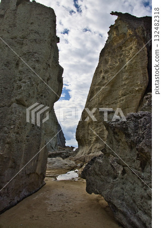 The impressive rock formations, beautiful ocean, and autumn foliage of Hotokegaura, Sai Village, Aomori Prefecture The impressive rock formations, beautiful ocean, and autumn foliage of Hotokegaura, Sai Village, Aomori Prefecture 132482318