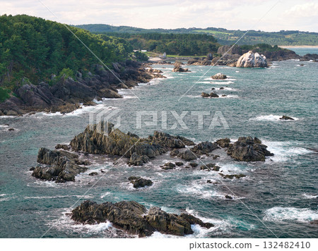 青森縣八戶市的種差海岸、大島、白岩、美麗的大海和淀之松原（無人機空拍） 132482410