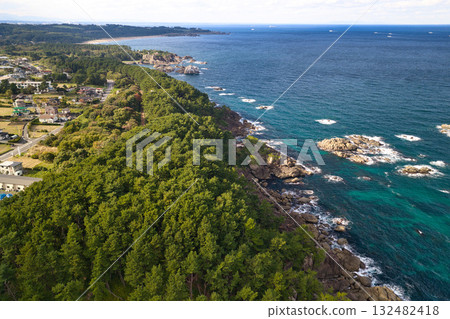 Tanesashi Coast, Shiraiwa and Oshima, the beautiful sea and Yodo no Matsubara, Hachinohe City, Aomori Prefecture (aerial photography by drone) Tanesashi Coast, Shiraiwa and Oshima, the beautiful sea and Yodo no Matsubara, Hachinohe City, Aomori Prefecture (aerial photography by drone) 132482418