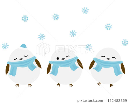 Long-tailed tits preparing for winter 132482869