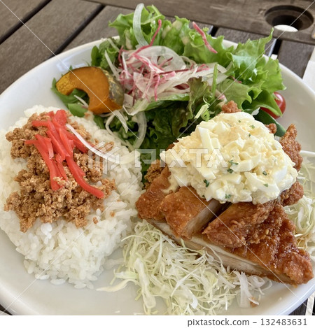 Chicken Nanban and minced meat rice Chicken Nanban and minced meat rice 132483631