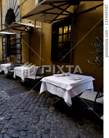 Italian street with cafe 132484587