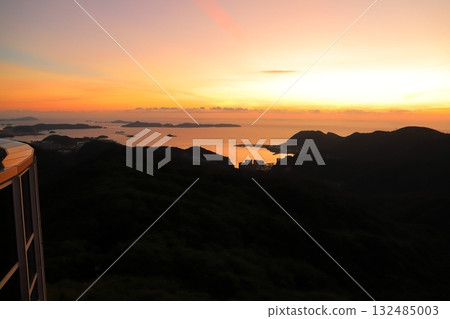 從稻佐山頂觀景台看到的夕陽西下 132485003