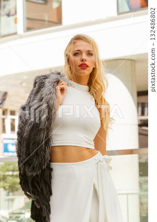 Fashionable woman in city Fashionable woman in city 132486802
