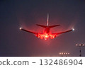 雨夜裡的飛機 132486904
