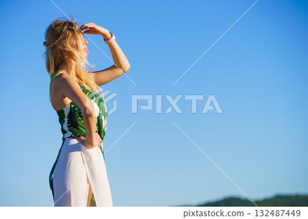 Fashionable woman looking in distance Fashionable woman looking in distance 132487449