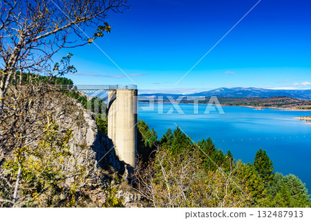 Viewpoint at lake Embalse de Aguilar, Spain 132487913