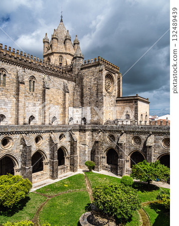 Massive Roman catholic church or Cathedral of Evora in Portugal known as Se de Evora 132489439