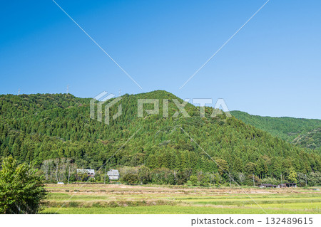 滋賀縣高島市牧野寧靜的田園風光 132489615