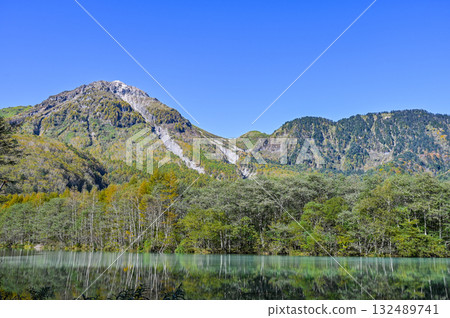 日本北阿爾卑斯山的上高地 日本北阿爾卑斯山的上高地 132489741