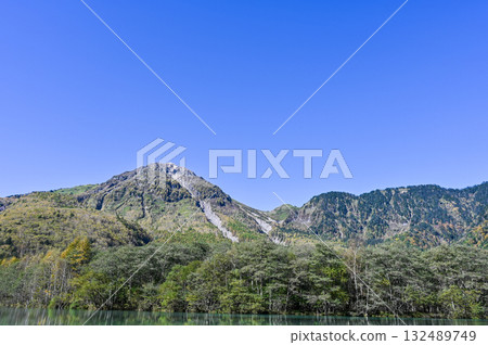 日本北阿爾卑斯山的上高地 132489749