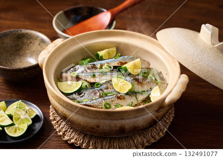 Sanma rice cooked in a clay pot 132491077