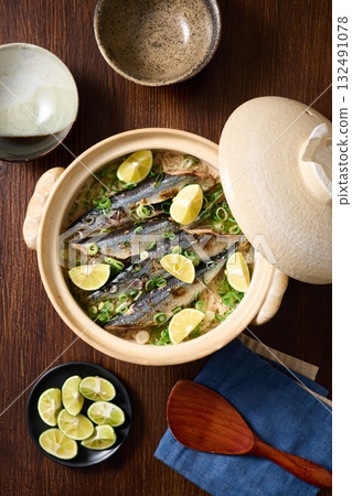 Sanma rice cooked in a clay pot 132491078