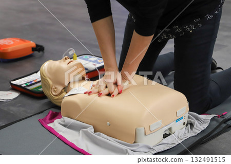 BLSD Defibrillator use course. first aid course - company safety - cardiac massage - Basic Life Support 132491515