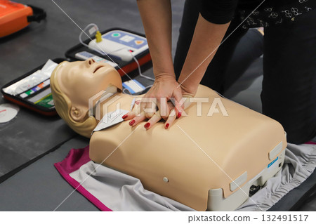 BLSD Defibrillator use course. first aid course - company safety - cardiac massage - Basic Life Support BLSD Defibrillator use course. first aid course - company safety - cardiac massage - Basic Life Support 132491517