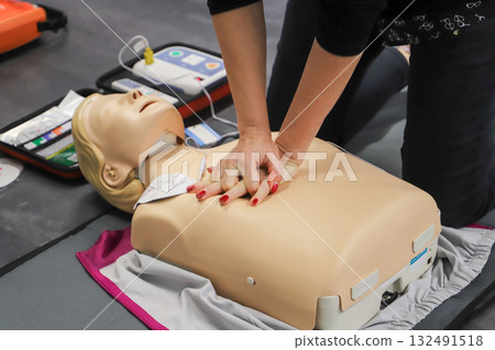 BLSD Defibrillator use course. first aid course - company safety - cardiac massage - Basic Life Support 132491518