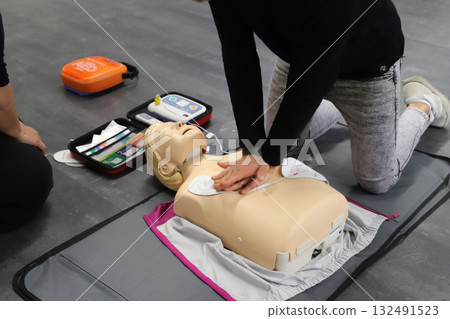 BLSD Defibrillator use course. first aid course - company safety - cardiac massage - Basic Life Support 132491523