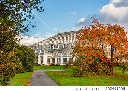 Temperate House at Kew Gardens in autumn London England Temperate House at Kew Gardens in autumn London England 132491606