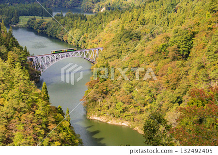The first Tadami River Bridge at its best when the autumn leaves are in full bloom 132492405