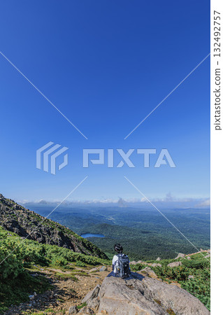 Take a breather under the blue sky - the magnificent view of Mount Meakan Take a breather under the blue sky - the magnificent view of Mount Meakan 132492757