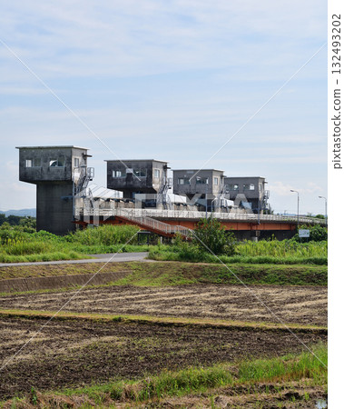 Yoro River, concrete movable weir, Ichihara City, Chiba Prefecture 132493202