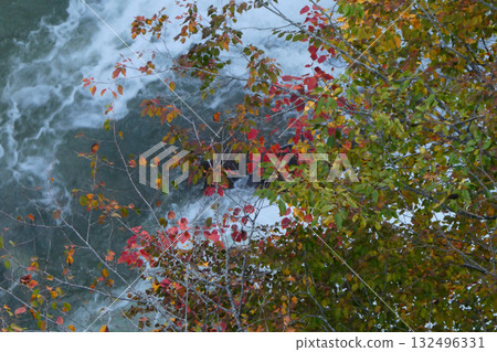 Autumn scenery at the dam in Matsukawa Valley, Hachimantai, Iwate Prefecture 132496331