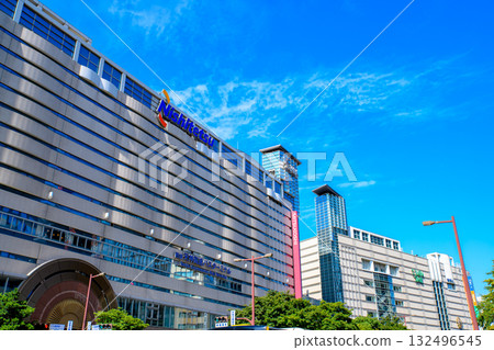 Fukuoka Mitsukoshi, Solaria Stage, Nishitetsu Fukuoka Station, north of the Watanabe-dori Central Police Station entrance intersection in Tenjin, Chuo Ward, Fukuoka City 132496545