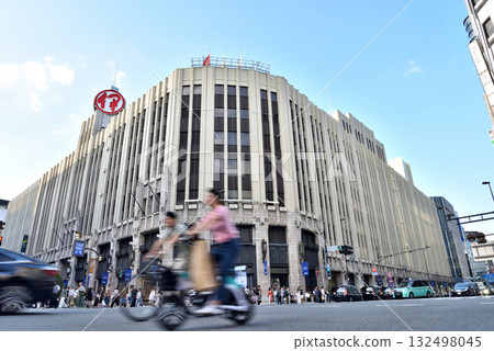 新宿三丁目十字路口的風景 新宿三丁目十字路口的風景 132498045