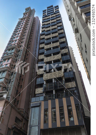 18 Oct 2025 Mid-rise apartments and daily life on Peace Avenue 132498574