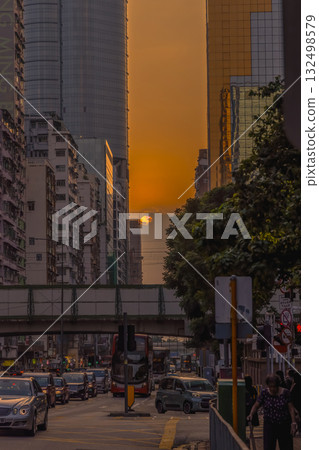 18 Oct 2025 Evening cityscape with traffic and glowing skyline 18 Oct 2025 Evening cityscape with traffic and glowing skyline 132498579