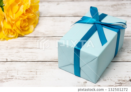 Yellow roses and Father's Day gifts Yellow roses and Father's Day gifts 132501272
