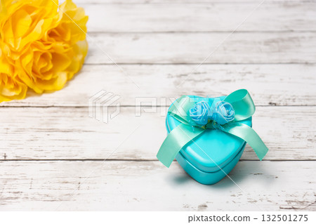 黃玫瑰與父親節禮物 132501275