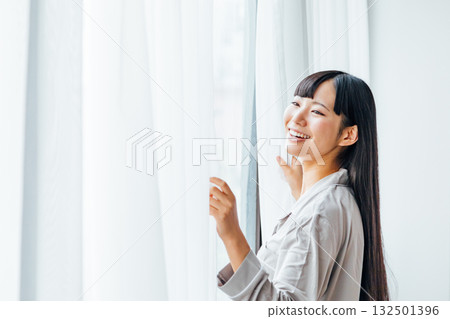 年輕女性的健康生活方式：清晨醒來，神清氣爽 132501396