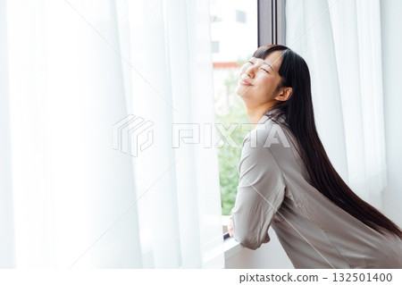 The well-being-conscious lifestyle of a young woman: A refreshing morning awakening The well-being-conscious lifestyle of a young woman: A refreshing morning awakening 132501400