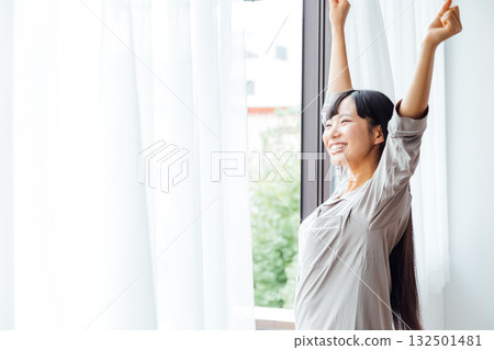 The well-being-conscious lifestyle of a young woman: A refreshing morning awakening The well-being-conscious lifestyle of a young woman: A refreshing morning awakening 132501481